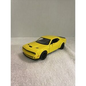 2018 18 Dodge Challenger Hellcat  Rare Collectible 1/64 Scale Diecast Model